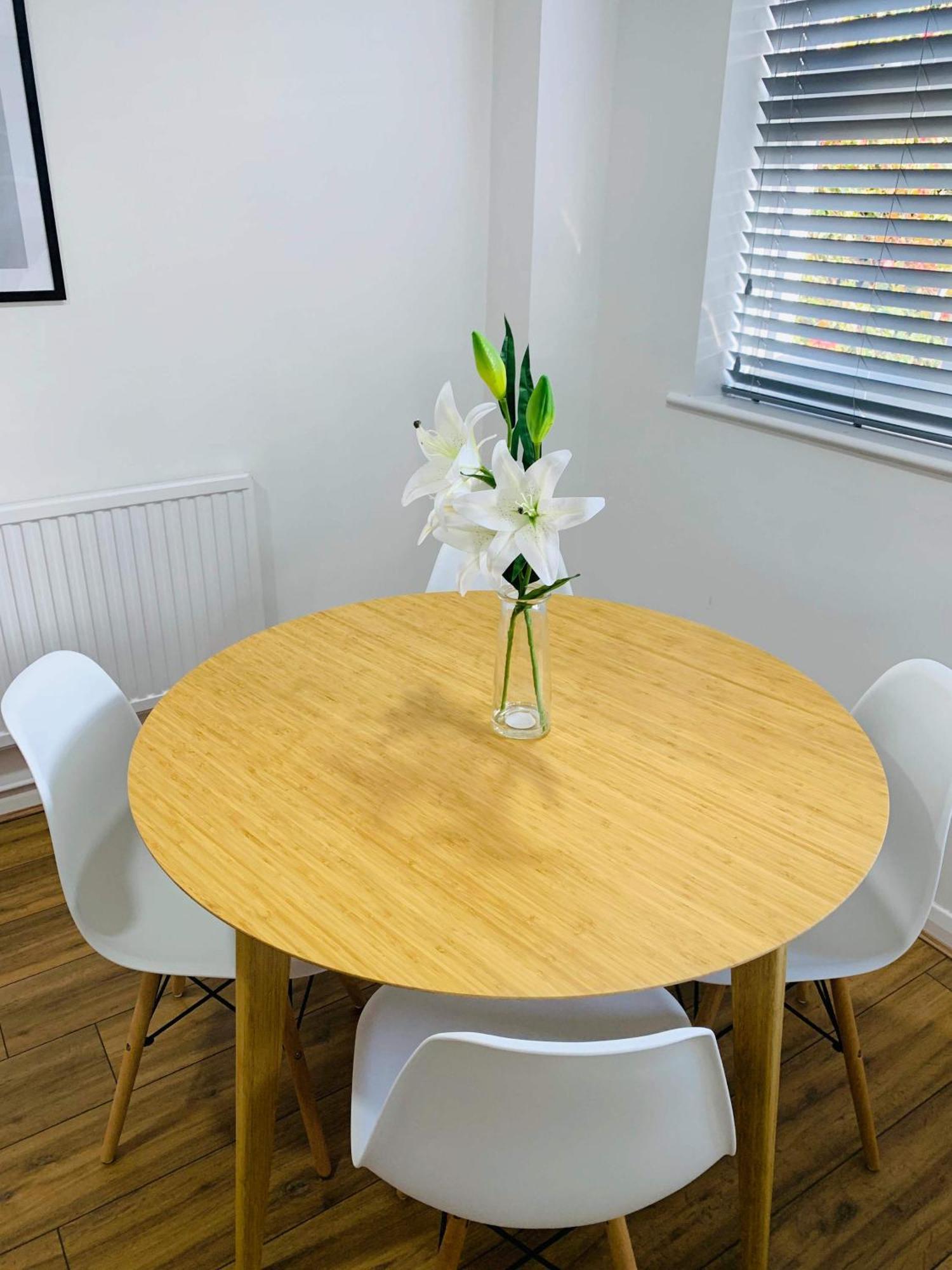 Spacious House, Free Parking & Patio Garden Farnham  Esterno foto