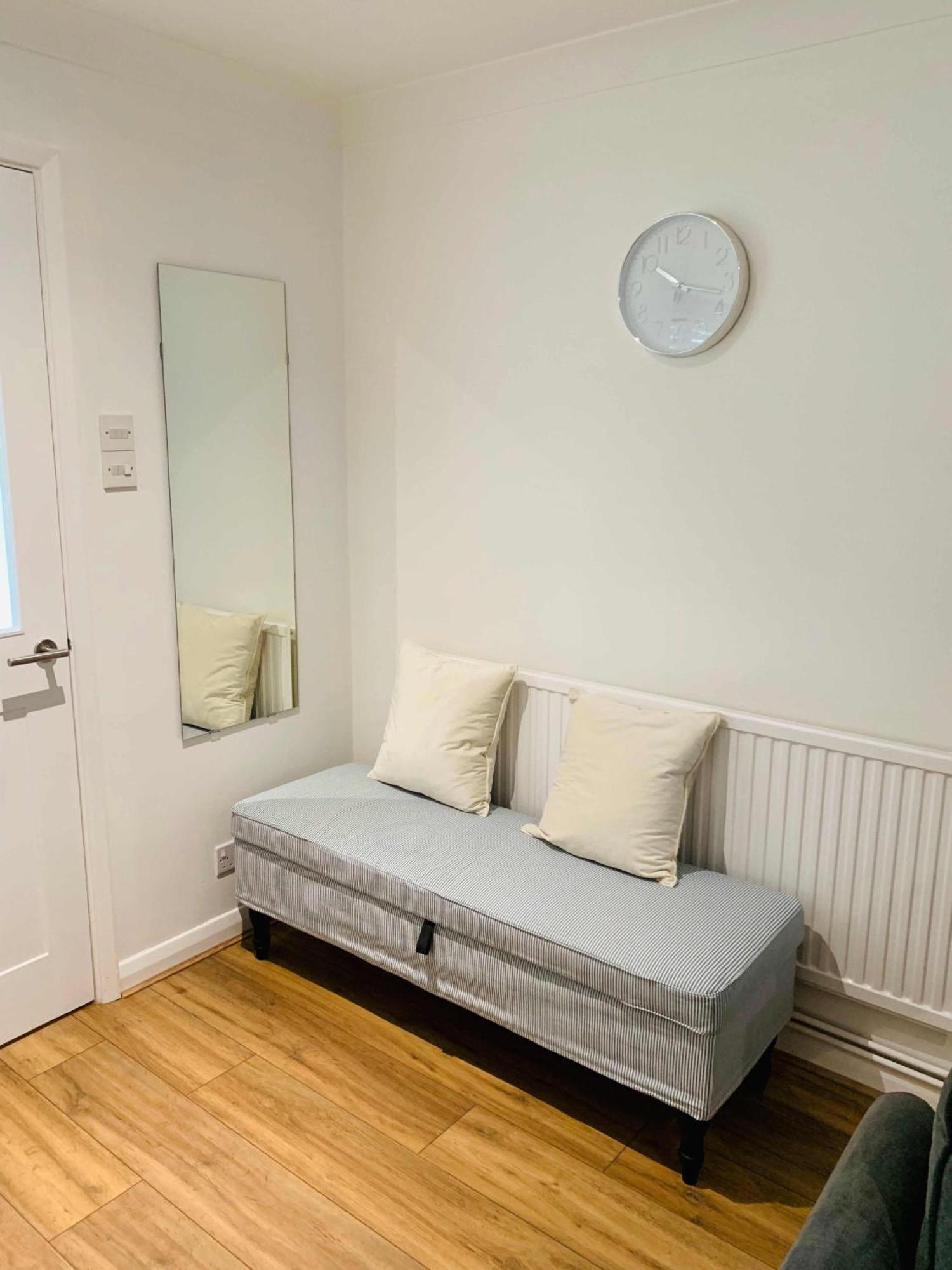 Spacious House, Free Parking & Patio Garden Farnham  Esterno foto