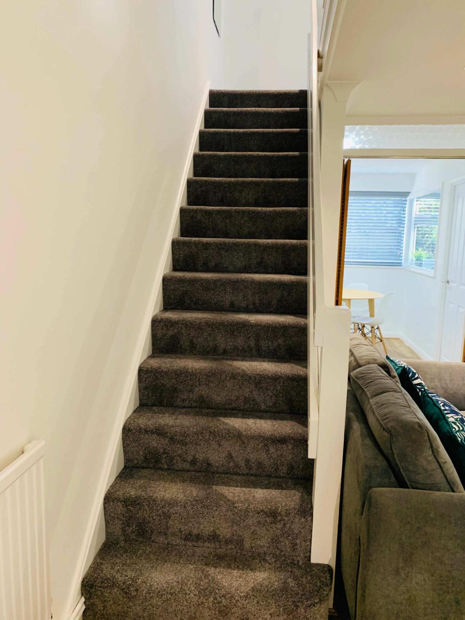 Spacious House, Free Parking & Patio Garden Farnham  Esterno foto