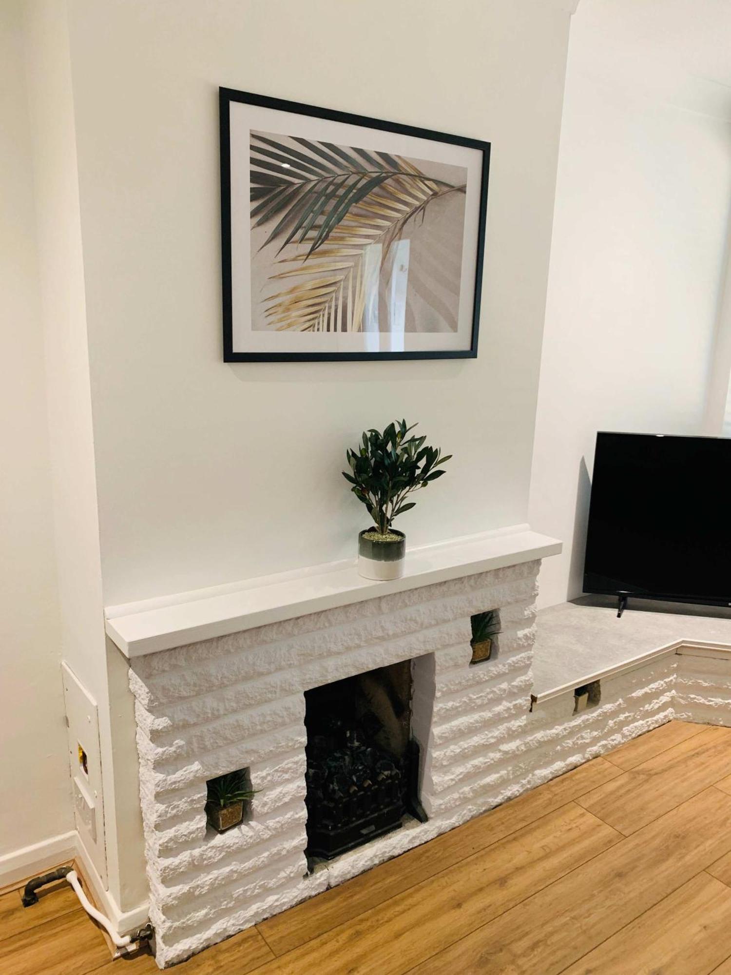 Spacious House, Free Parking & Patio Garden Farnham  Esterno foto