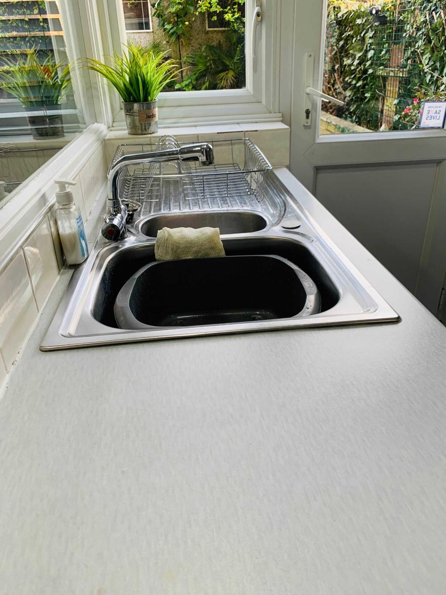 Spacious House, Free Parking & Patio Garden Farnham  Esterno foto